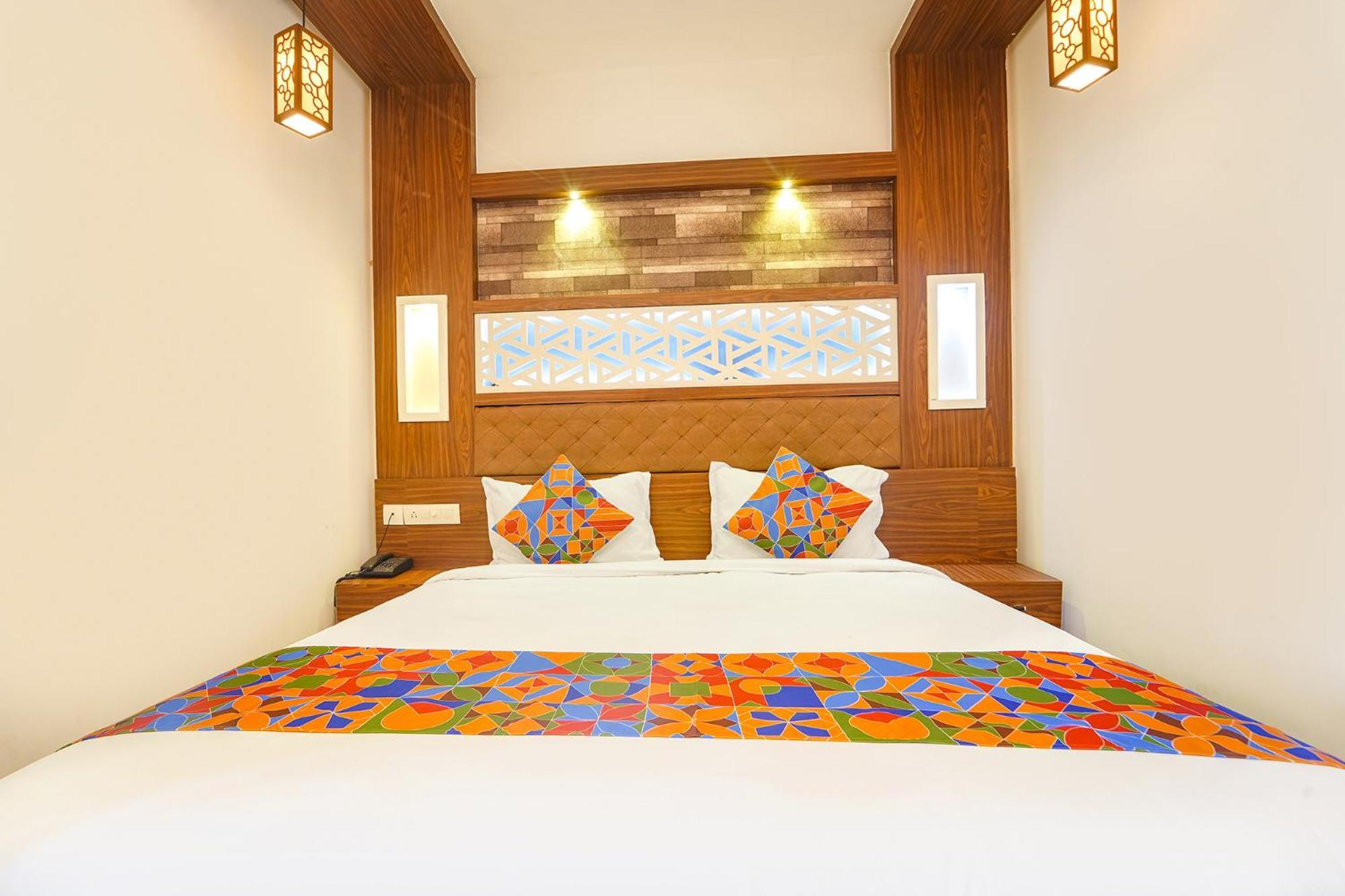Fabhotel Qube - 800M From Ernakulam Junction South Railway Station Kochi Екстер'єр фото