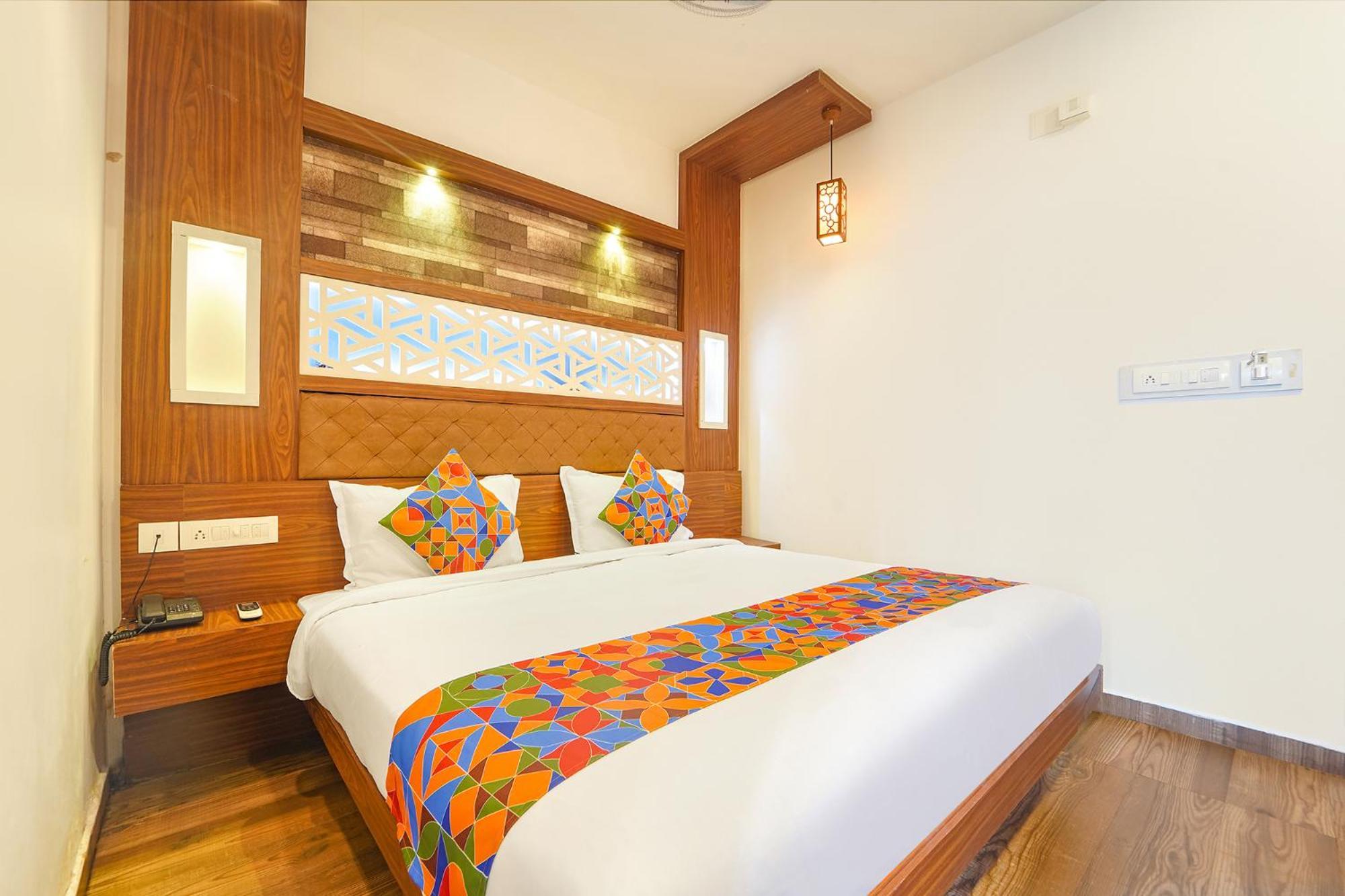 Fabhotel Qube - 800M From Ernakulam Junction South Railway Station Kochi Екстер'єр фото
