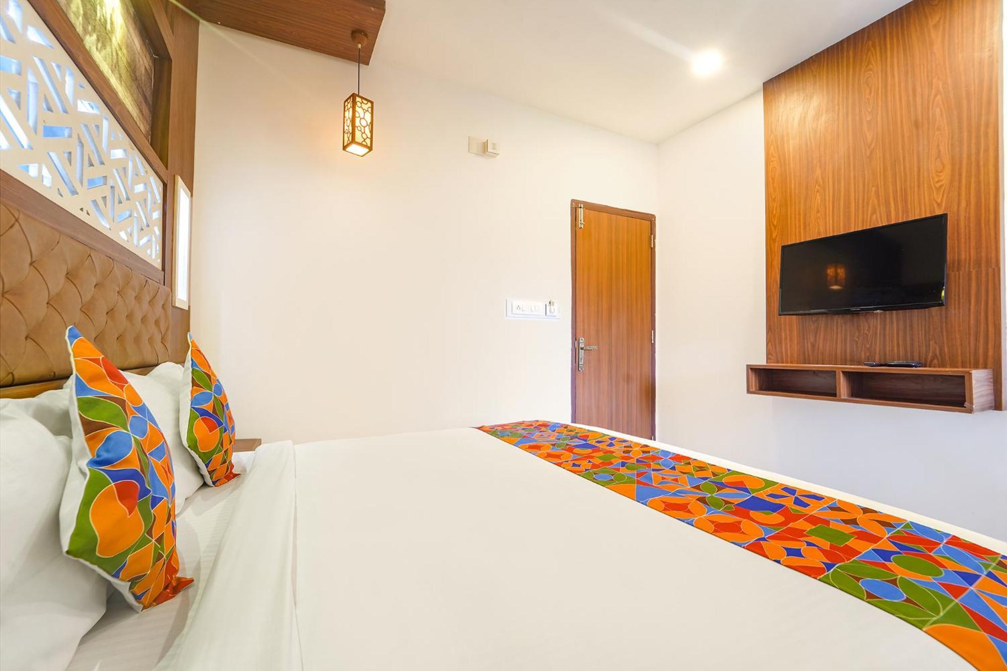 Fabhotel Qube - 800M From Ernakulam Junction South Railway Station Kochi Екстер'єр фото