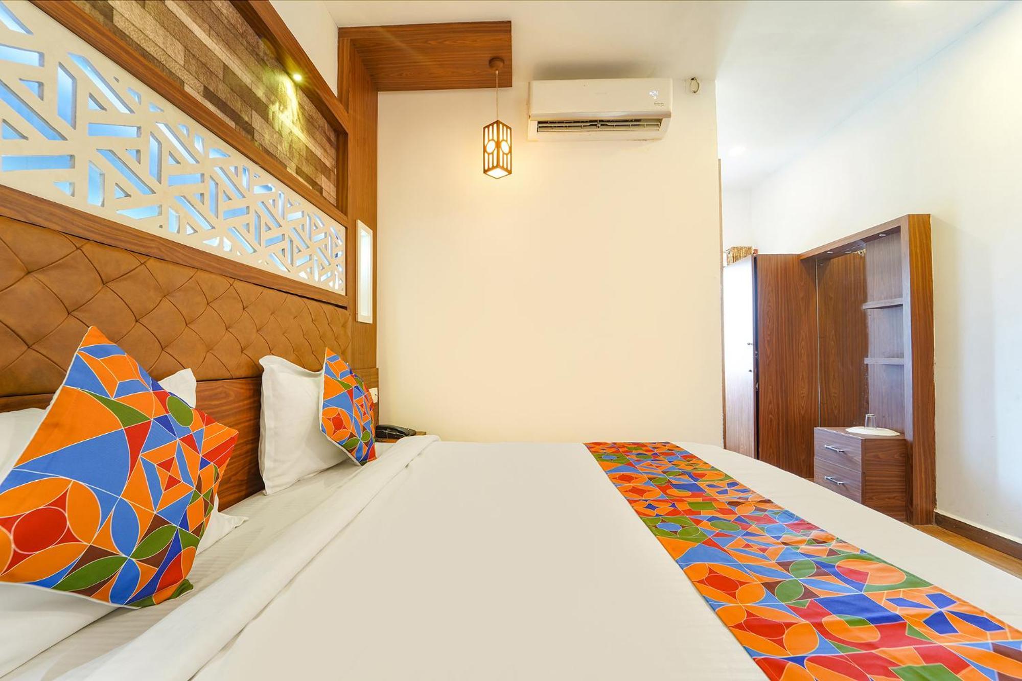 Fabhotel Qube - 800M From Ernakulam Junction South Railway Station Kochi Екстер'єр фото